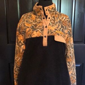Simply Southern camo 3/4 button up fleece. Size large